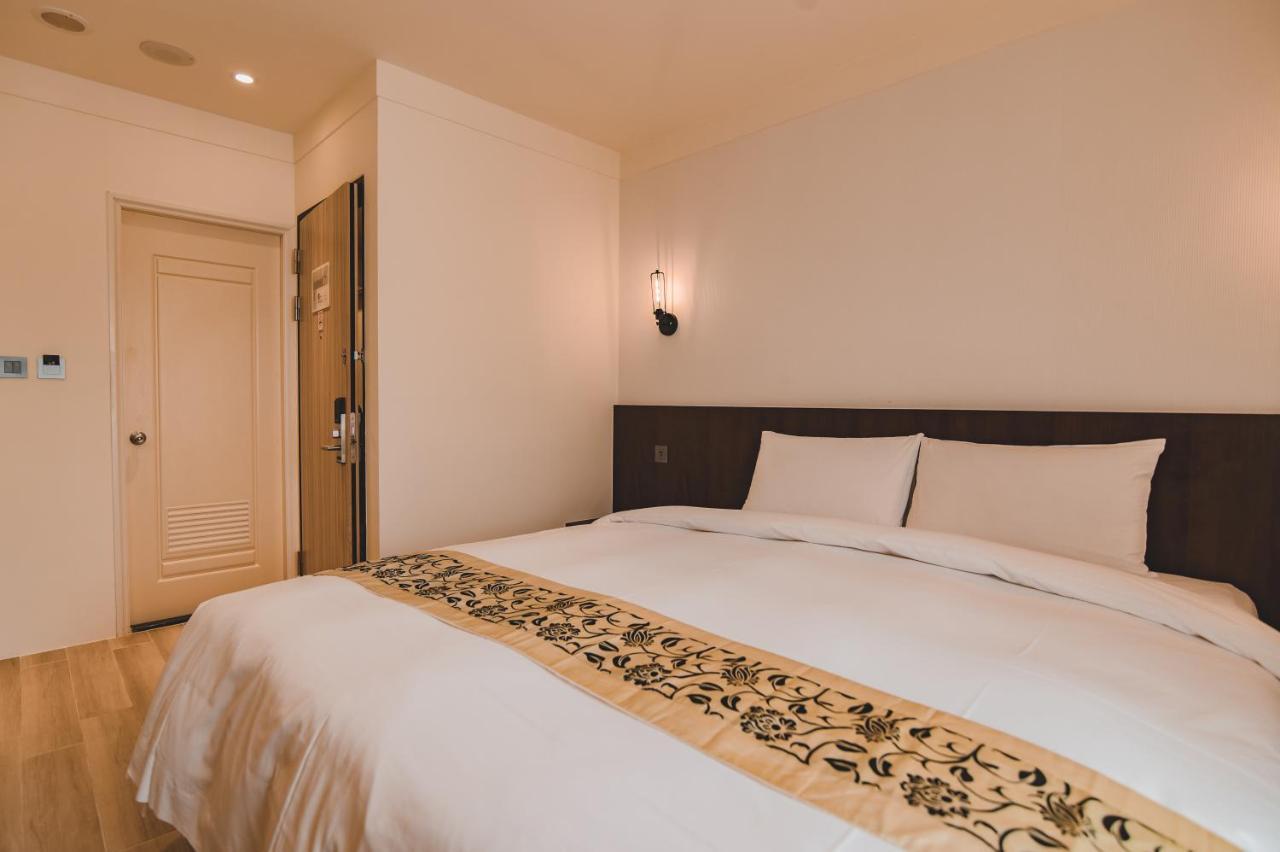East Town 26 Hotel Hualien Buitenkant foto