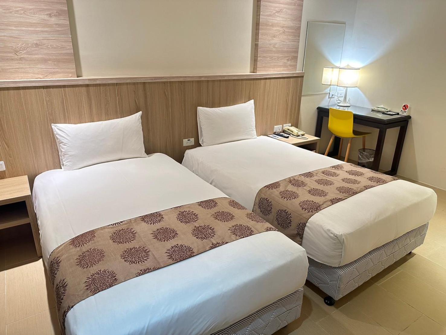 East Town 26 Hotel Hualien Buitenkant foto