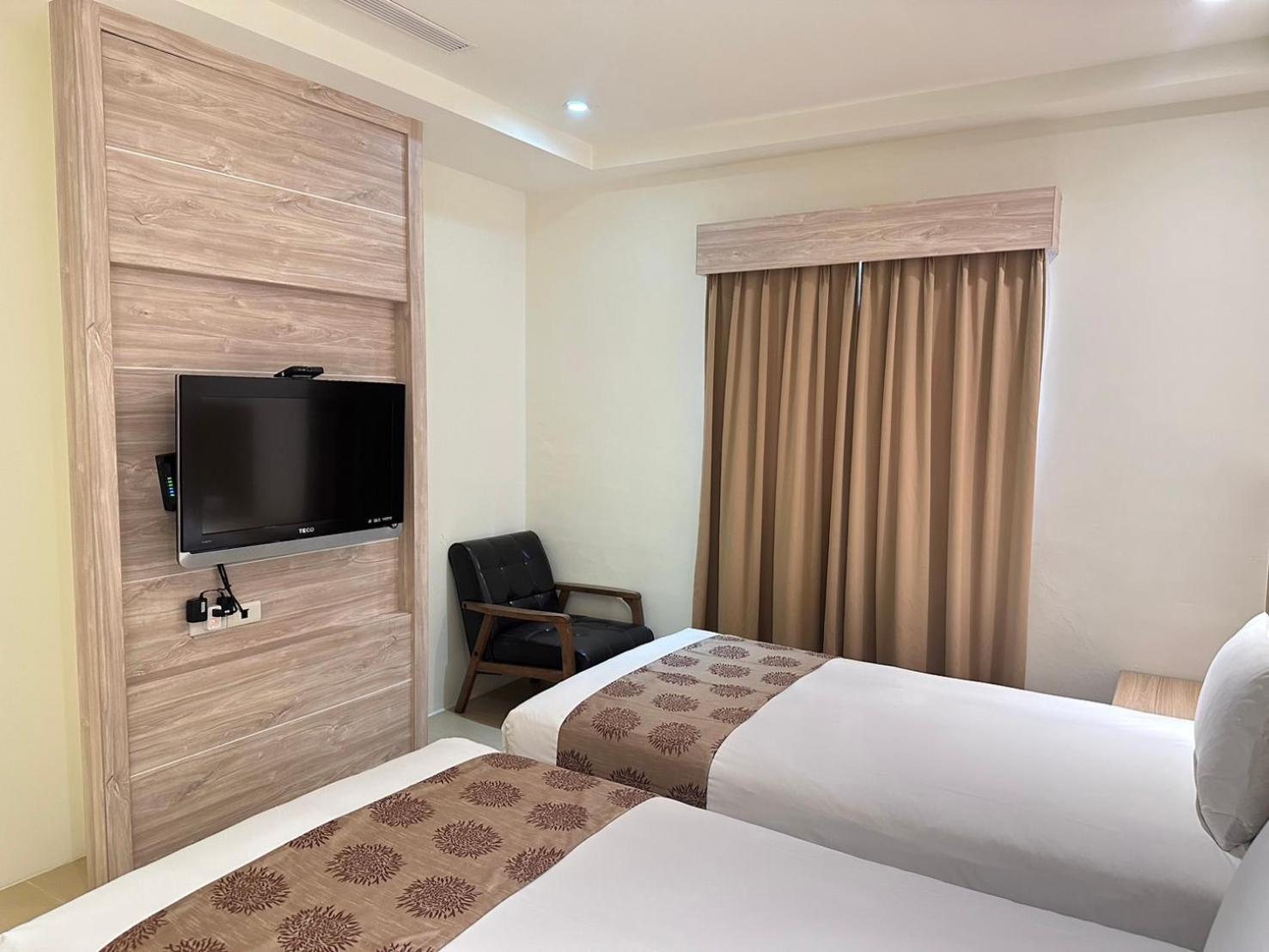 East Town 26 Hotel Hualien Buitenkant foto