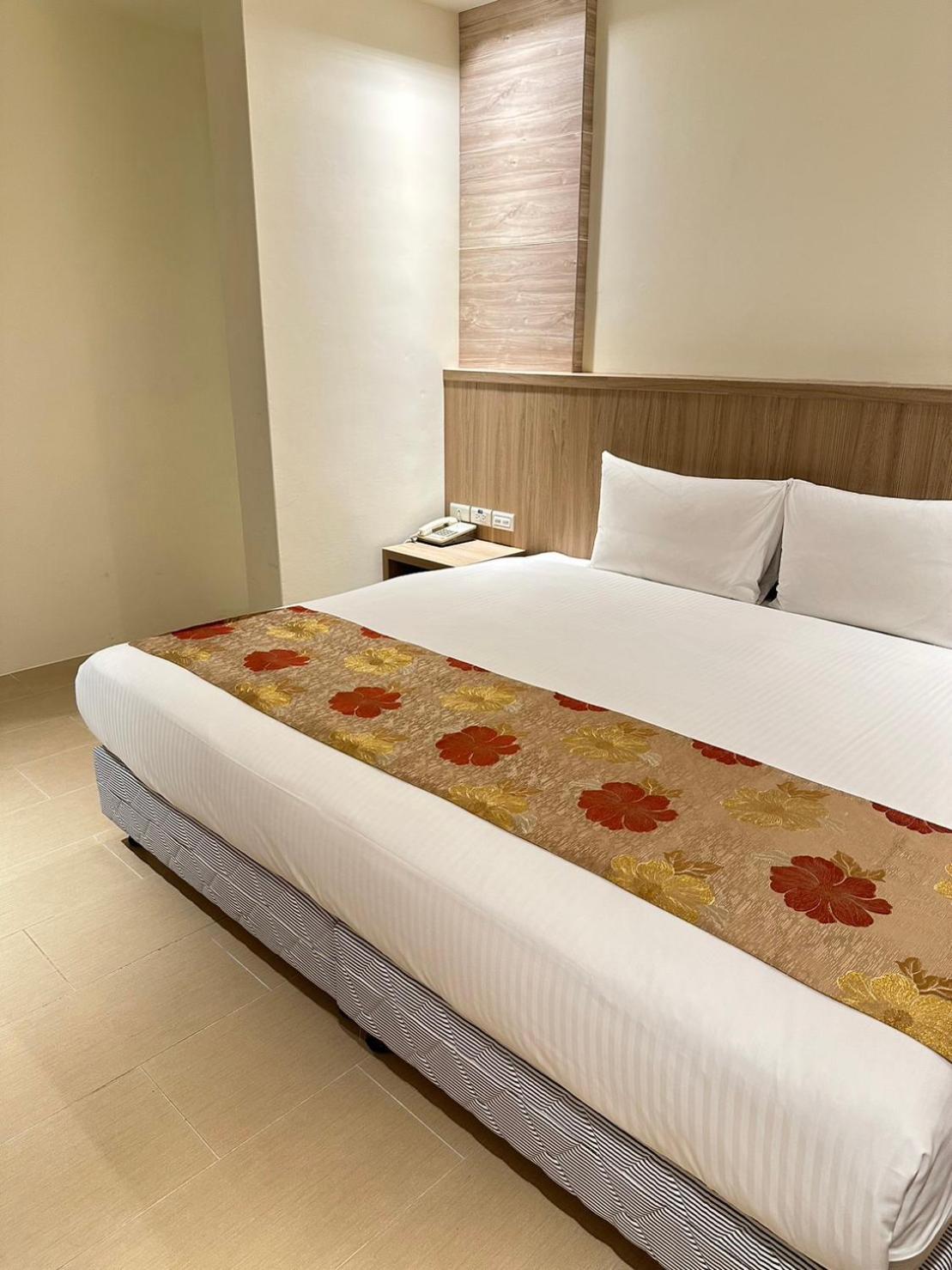 East Town 26 Hotel Hualien Buitenkant foto
