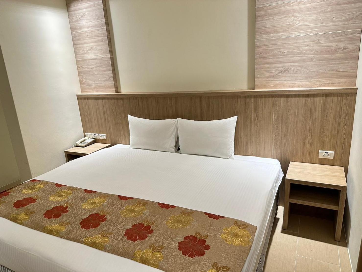 East Town 26 Hotel Hualien Buitenkant foto