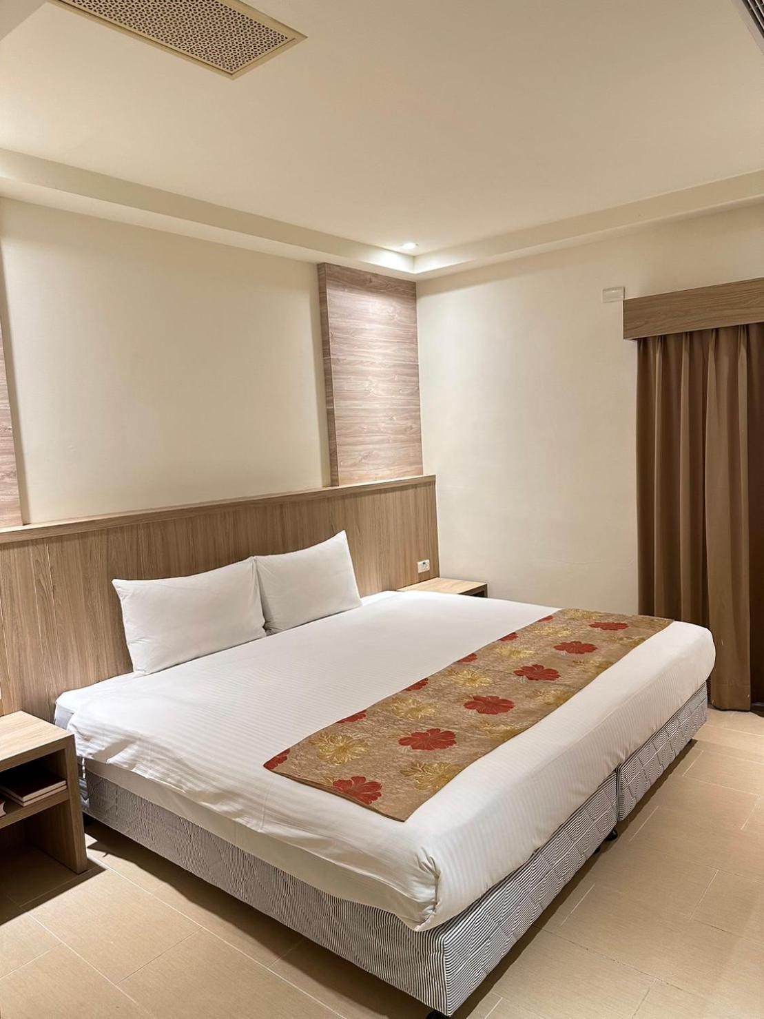 East Town 26 Hotel Hualien Buitenkant foto
