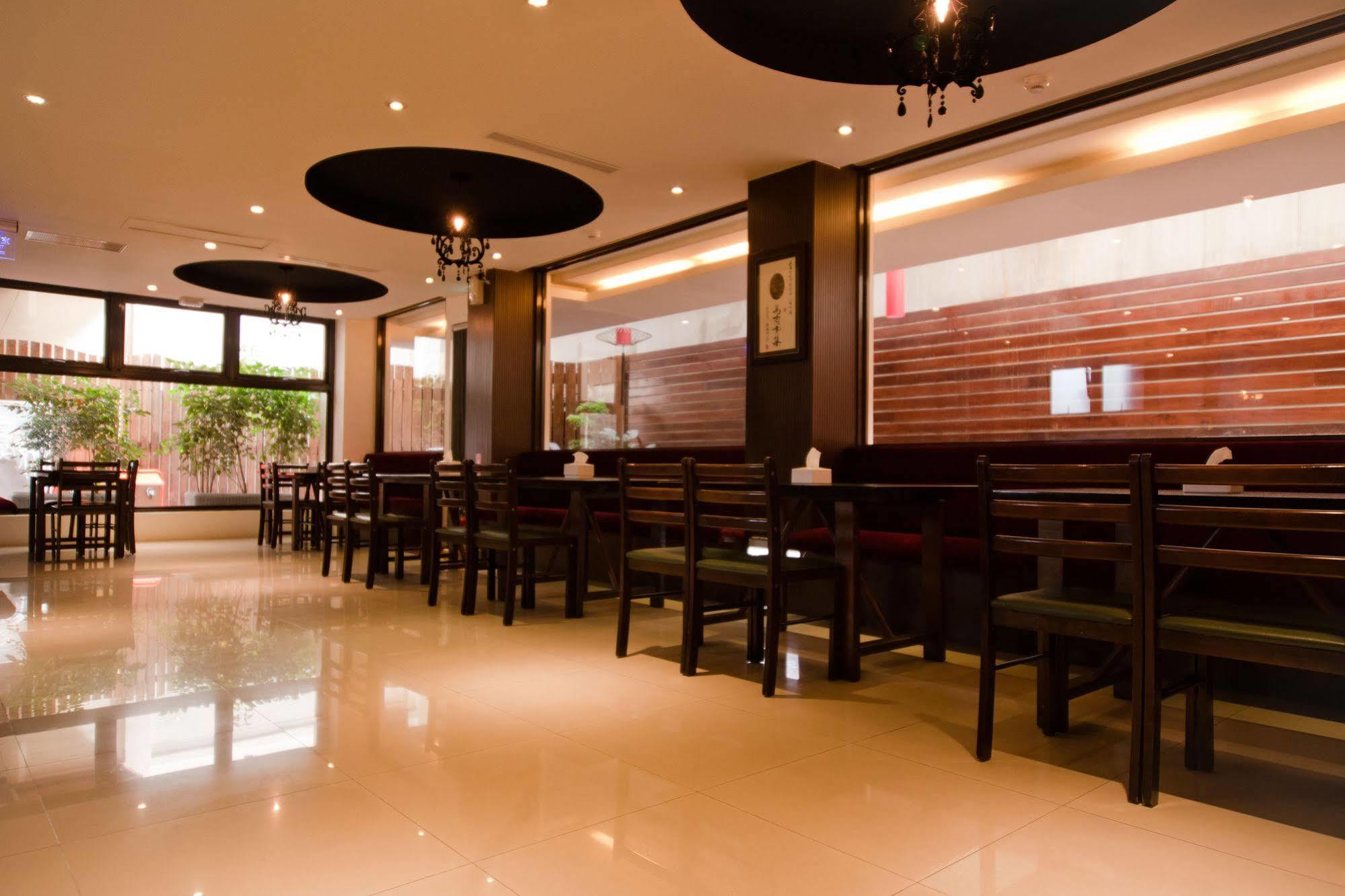 East Town 26 Hotel Hualien Buitenkant foto