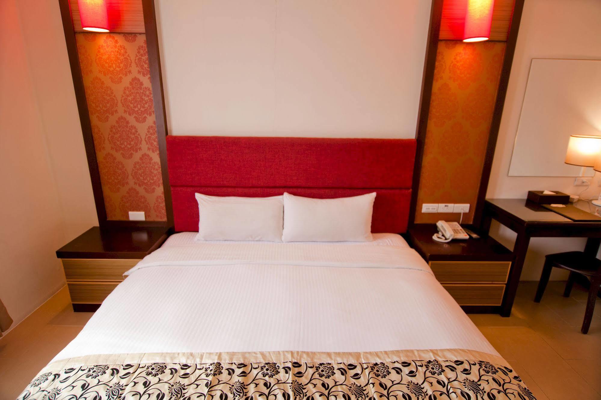 East Town 26 Hotel Hualien Buitenkant foto