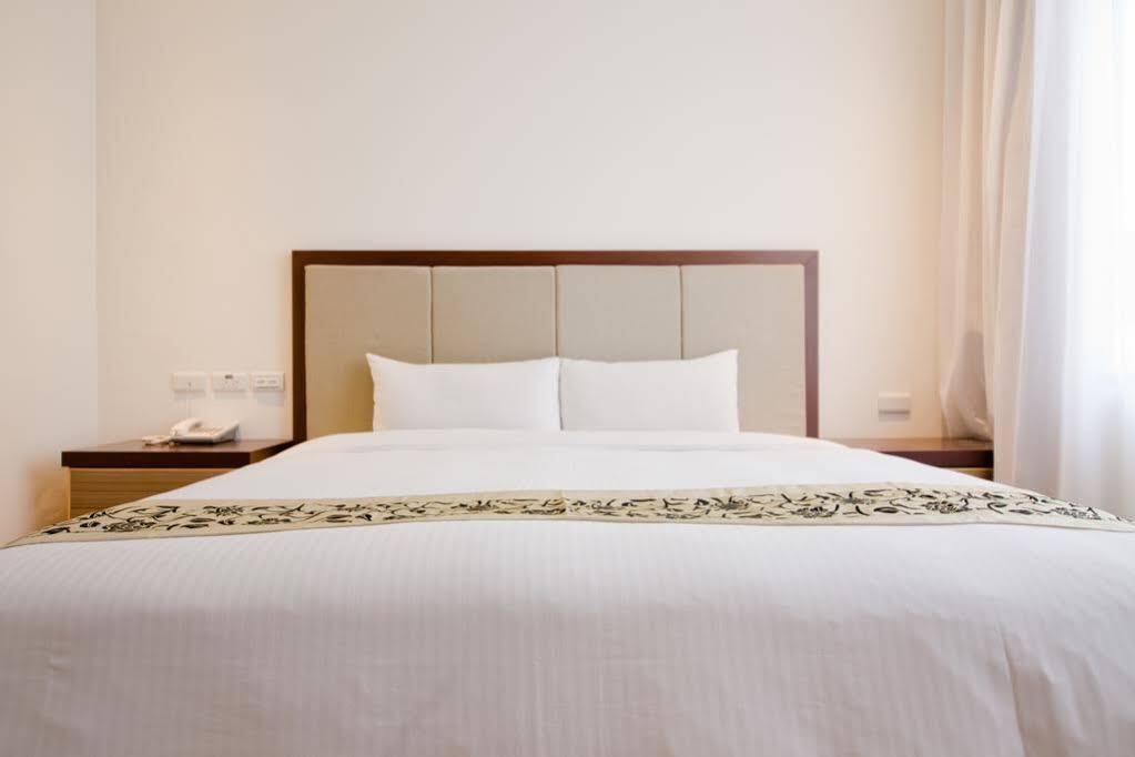 East Town 26 Hotel Hualien Buitenkant foto
