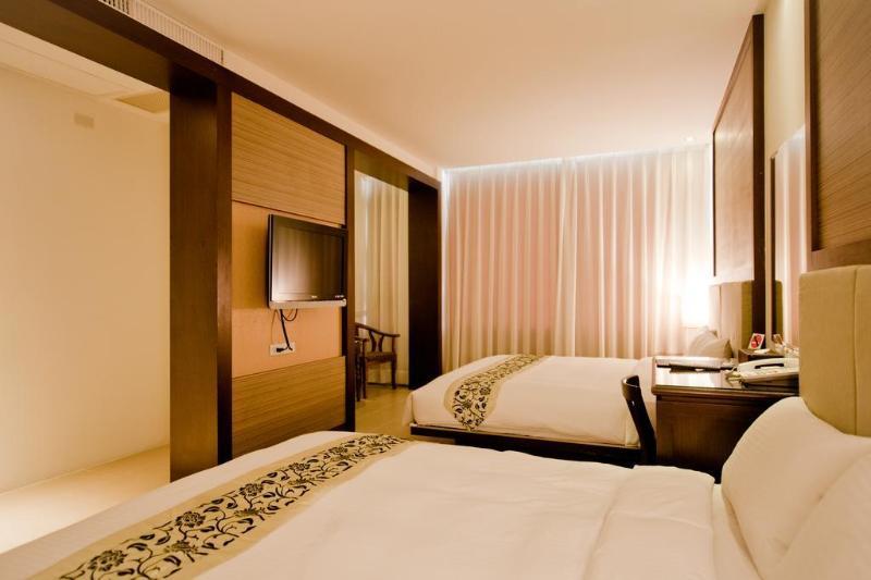 East Town 26 Hotel Hualien Buitenkant foto